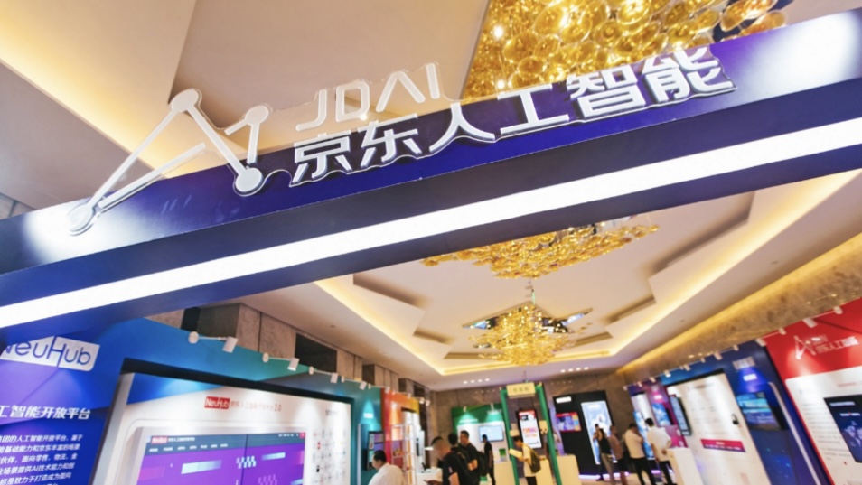 2024AI电商·消费引力报告 | 从“电商+AI”到“AI电商”，人工智能如何重塑电商生态？